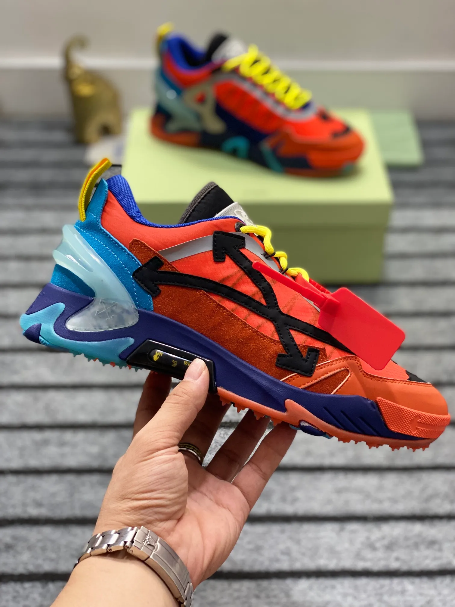 Men's shoes 💰640🌼【New】High-end boutique-OFF-WHITE x Air Jordan】1 The joint shoe design has been highly concerned by everyone. The new shoes are shown in the popular Chicago bull white and yellow LOGO color scheme. The shoe body is made of cowhide stitching and other materials. In addition to the X hidden on the inside of the leather, the oversized Swoosh, OFF-WHITE for Nike, and Air Jordan 1Birth information and the word AIR are displayed on both sides of the shoe, and OFF-WHITE's iconic details can be seen on the TPU sole and insole. You can choose a pair if you like the style. Size: 38-45 (45 customized